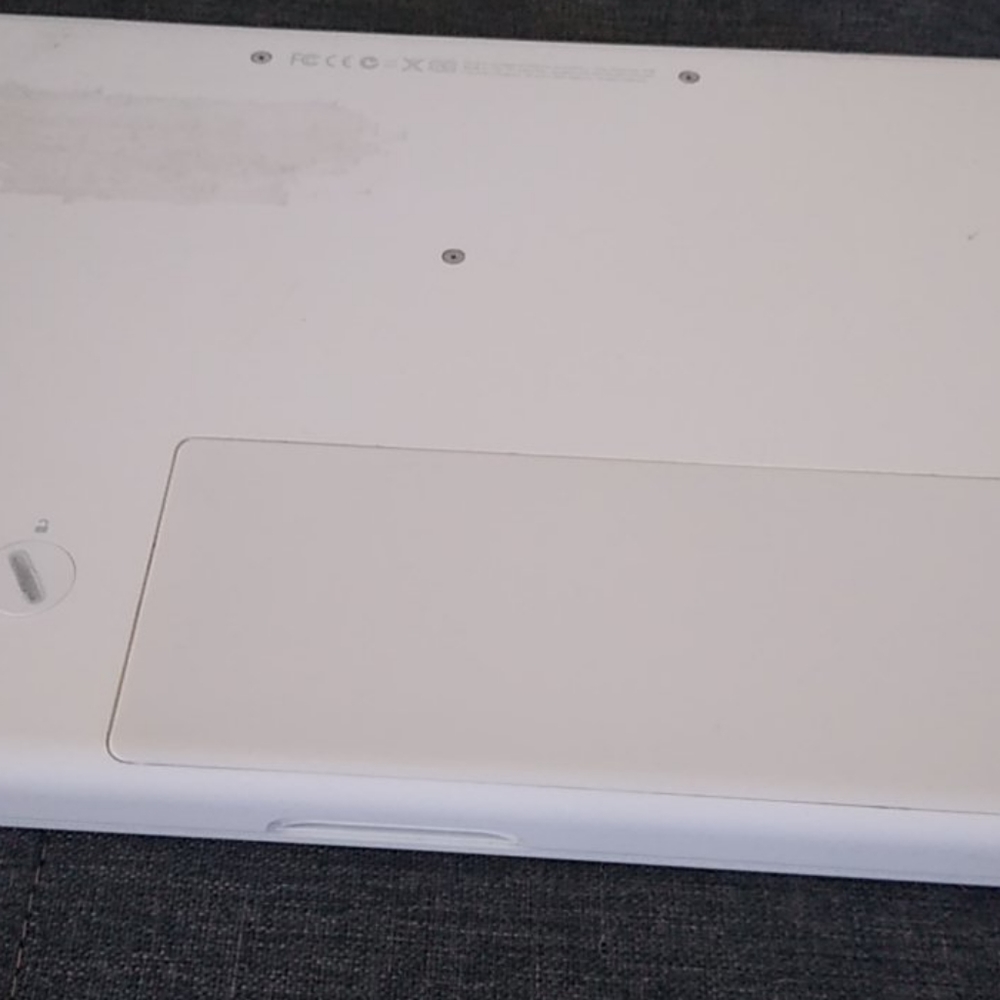 Apple MacBook